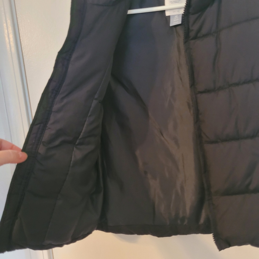 Old Navy Kids Black Puffer Vest Size S (6/7) - Picture 4 of 5